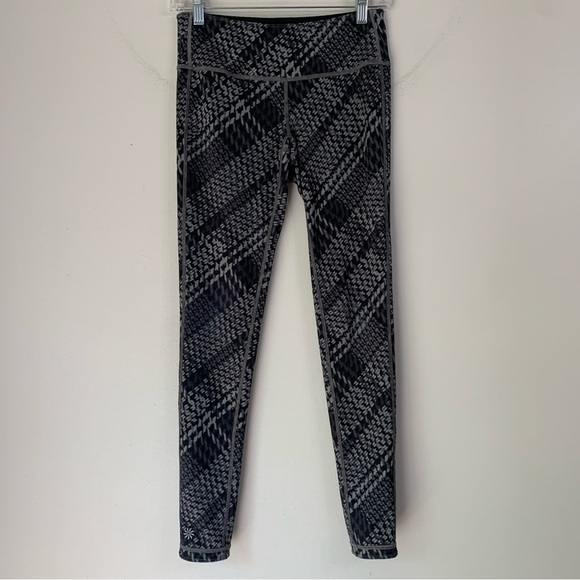 ATHLETA REVERSIBLE LEGGINGS Black and Gray sport running lightweight Size Small - Picture 8 of 9